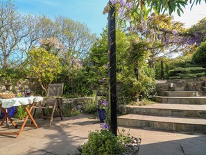 Outdoor dining - Little Acorns (Helston)