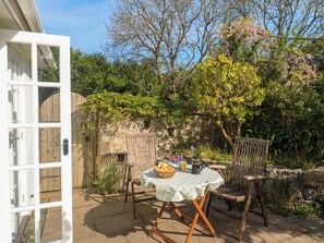 Outdoor dining - Little Acorns (Helston)