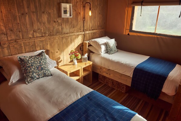 3 dormitorios, decoración individual, mobiliario individual