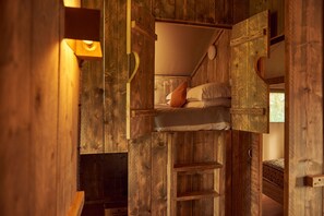 3 habitaciones, decoración personalizada y muebles diferentes 