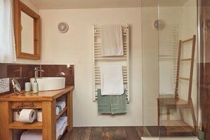 Shower - Bramley Lodge (Glastonbury)