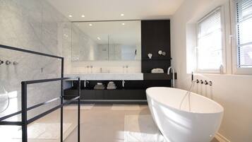 Villa | Bathroom