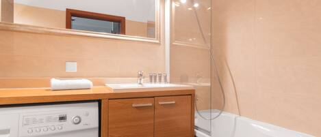 Appartement Confort, balcon | Salle de bain