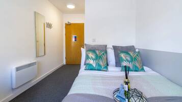 Blackout curtains, free WiFi