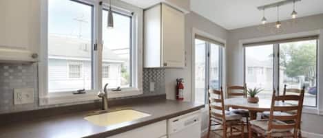 Microonde, forno, piano cottura, lavastoviglie