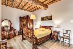4 bedrooms, desk, iron/ironing board, travel cot - Authentic Roman Escape with Private Terrace & City views (Roma)