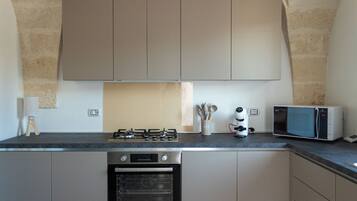 Microonde, forno, piano cottura, lavastoviglie