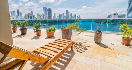 Ocean-View 2BR/2BA Apt in El Laguito