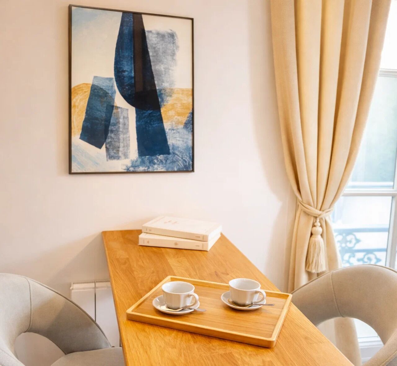 Superior Studio | Living area | 80-cm Smart TV with digital channels