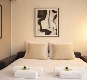 Living area - VIERGE (Paris)