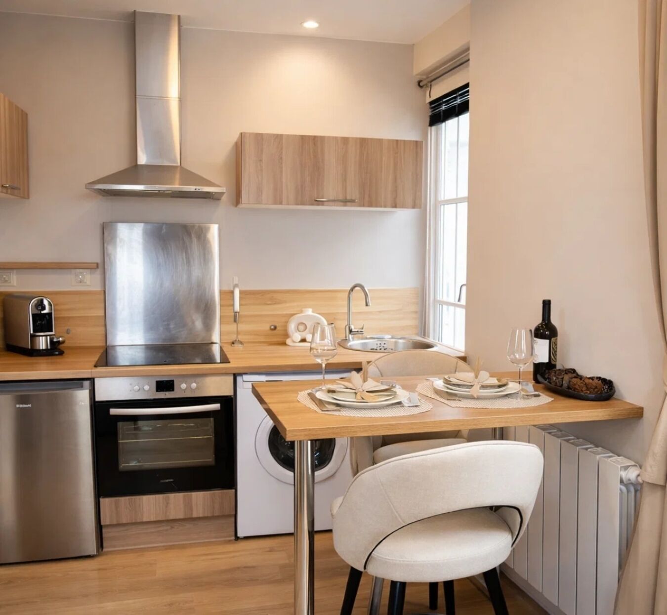 Superior Studio | Private kitchen | Mini-fridge, microwave, oven, stovetop