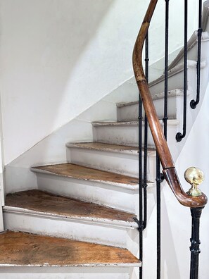 Exterior - VIERGE (Paris)