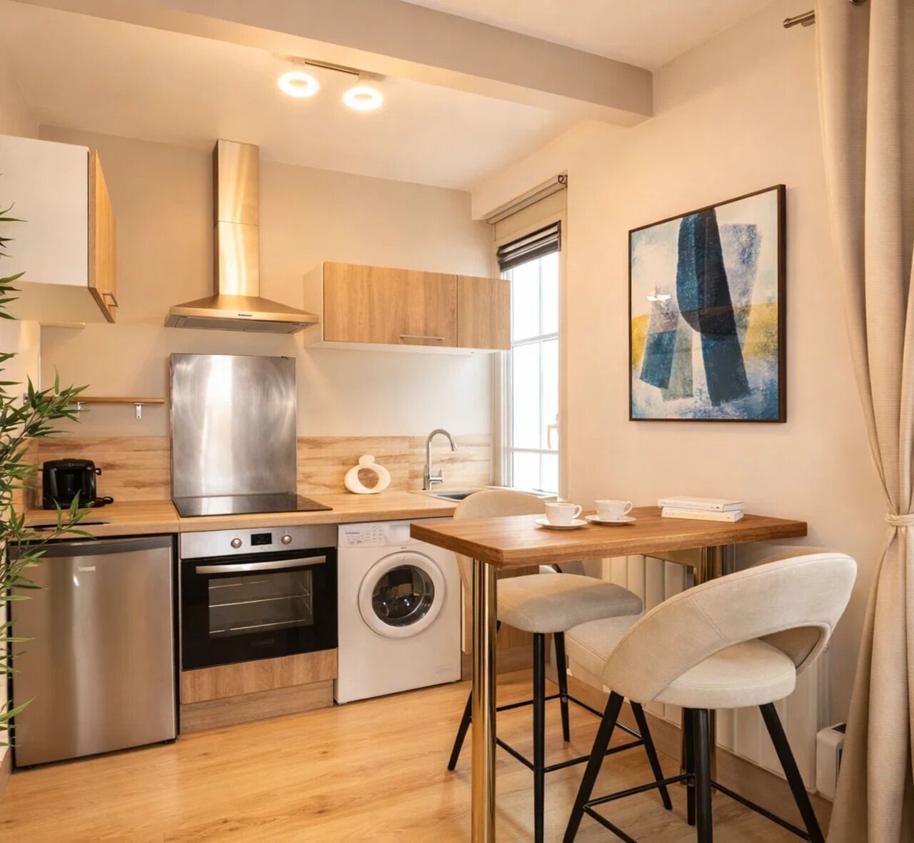 高级开间 | 私人厨房 | 迷你冰箱、微波炉、烤箱、炉灶