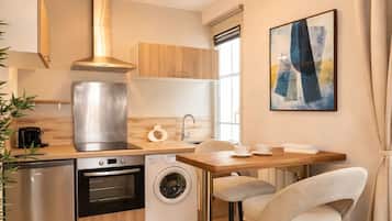 高级开间 | 私人厨房 | 迷你冰箱、微波炉、烤箱、炉灶