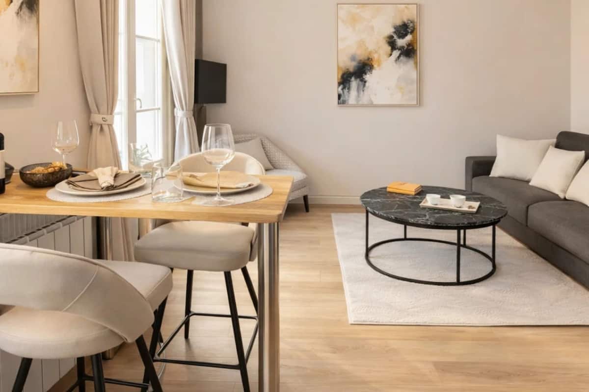 Superior Studio | Living area | 80-cm Smart TV with digital channels