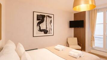 Superior studio | Woonruimte | Een 80-cm smart-tv met digitale zenders