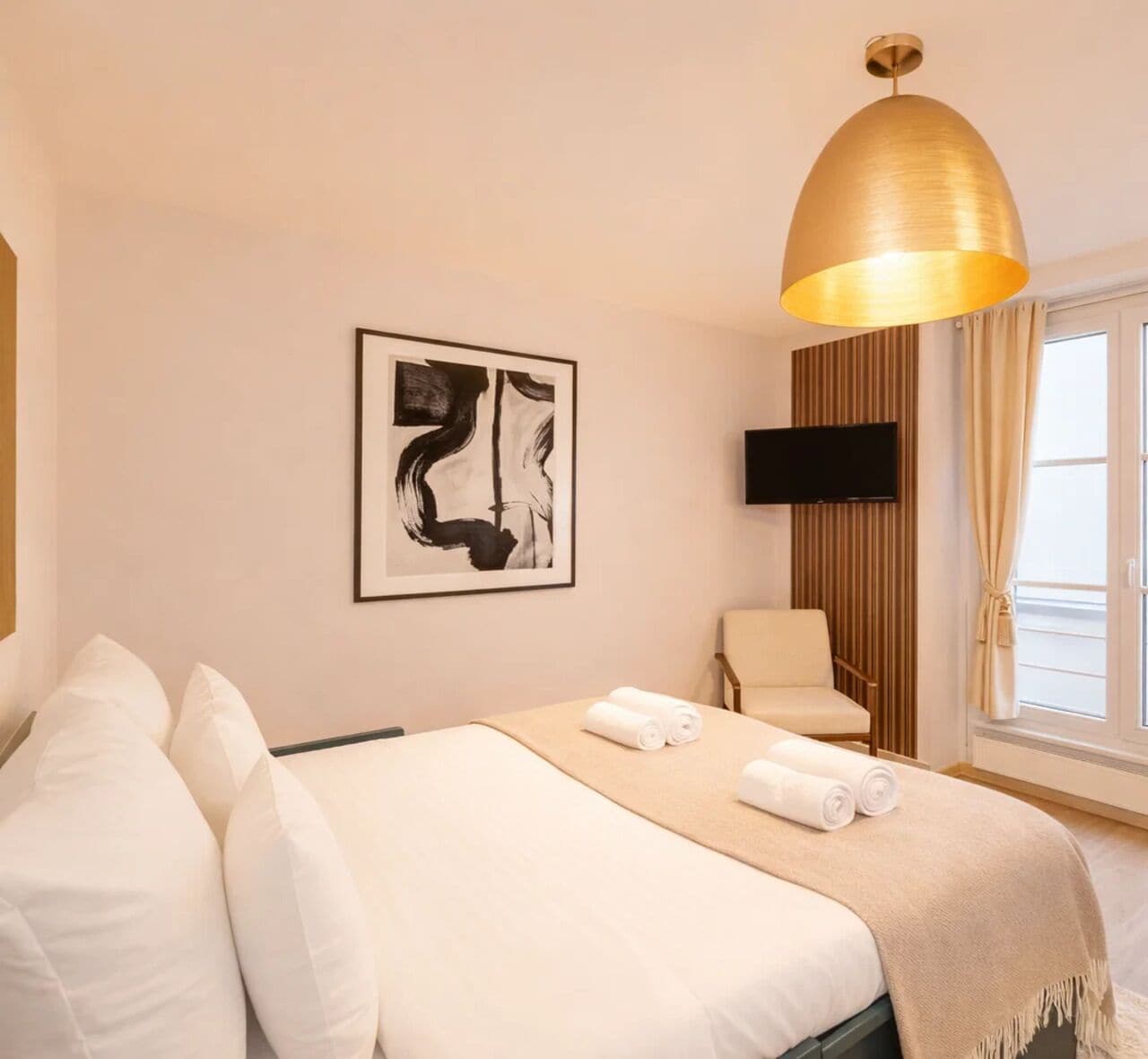 Estúdio superior | Área de estar | Smart TV 80 cm com canais digitais