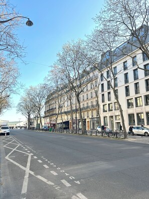 Exterior - VIERGE (Paris)