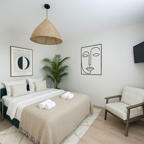 Superior Studio | Laptop workspace, iron/ironing board, travel cot, free WiFi