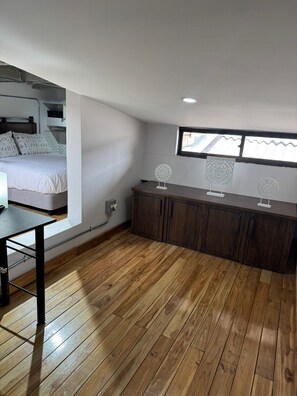 1 quarto, ferros/tábuas de passar roupa, Wi-Fi, roupa de cama