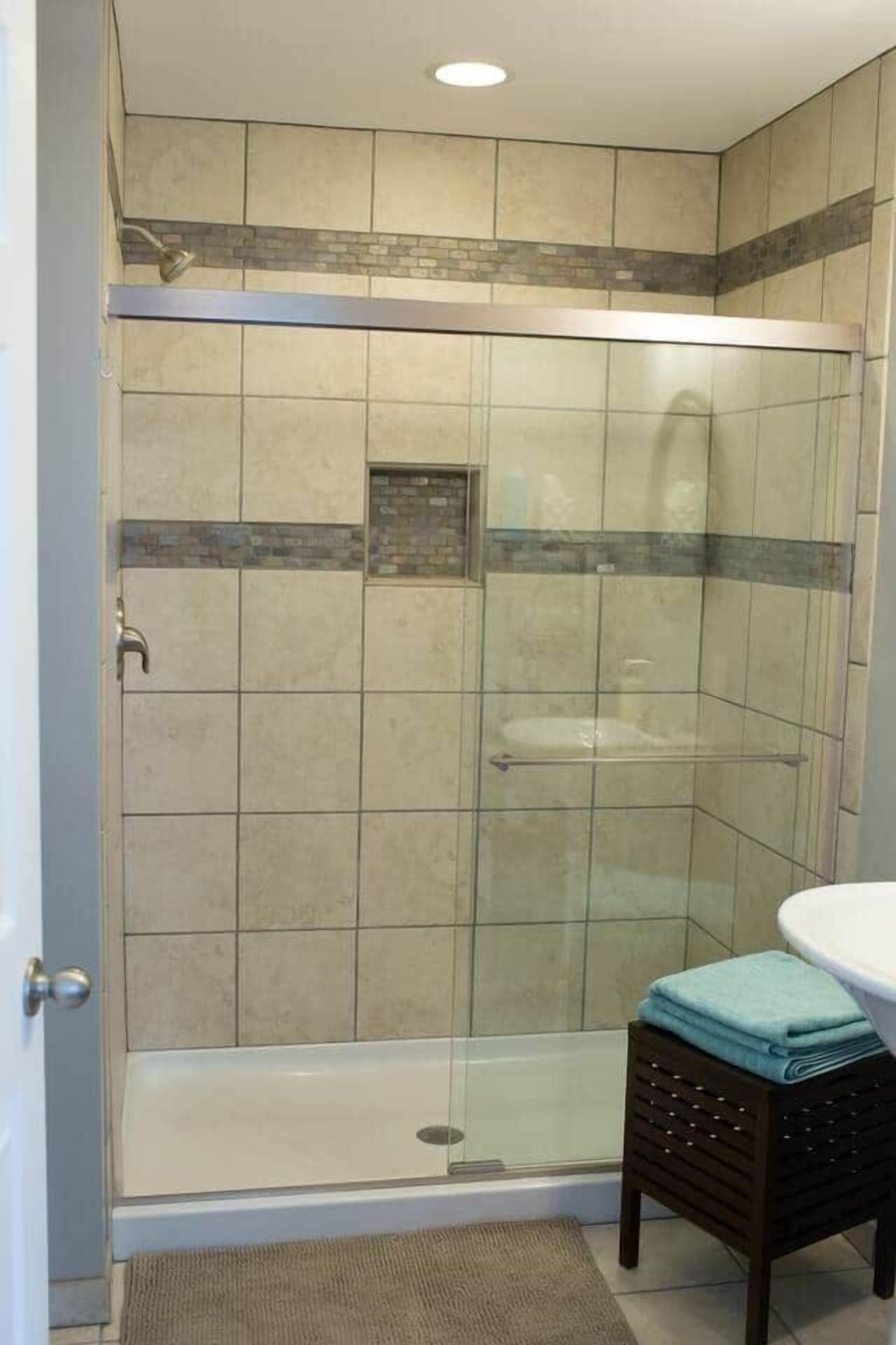 Dusch, hårtork, handdukar och tvål