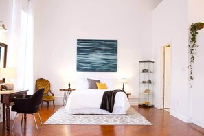 1 bedroom, desk, iron/ironing board, free WiFi - Historic Hideaway with Sauna near the Lake (Bloomington)