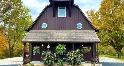 Converted Barn with Hot Tub and Escape Room