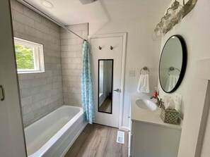 Hair dryer, towels, soap, shampoo - Converted Barn with Hot Tub and Escape Room (Bloomington)