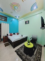 Deluxe Double or Twin Room, Balcony | Blackout drapes, soundproofing, iron/ironing board (on request)