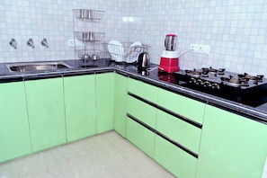 Deluxe Double or Twin Room, Balcony | Private kitchen | Electric kettle