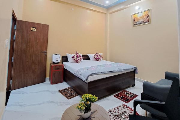 Blackout curtains, soundproofing, iron/ironing board, free WiFi