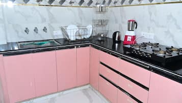Deluxe Room, Balcony | Private kitchen | Electric kettle