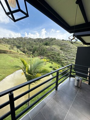 Habitación Confort con 1 cama doble o 2 individuales, 1 cama doble, vistas al lago | Vistas a la montaña