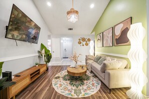 TV connectée, cheminée, baby-foot