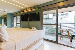 Estudio | Cortinas opacas, tabla de planchar con plancha, wifi gratis