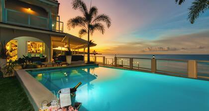 Spacious 5-bedroom villa w/ Private Beach Access 1 minute away in, St. Ann