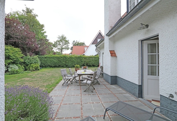 Villa | Garden