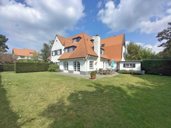 Villa | Exterior