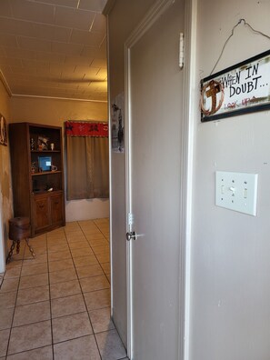 Interior - John Wayne Suite (Buchanan Dam)
