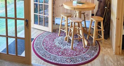 Riverside Cabin - Great Location, Beautiful Views.