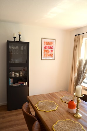 Dining - Bright 3 room apartment - central in Aurich (city center & close to the harbour) (Aurich)