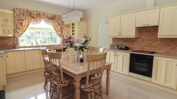 Dishwasher, cookware/dishes/utensils