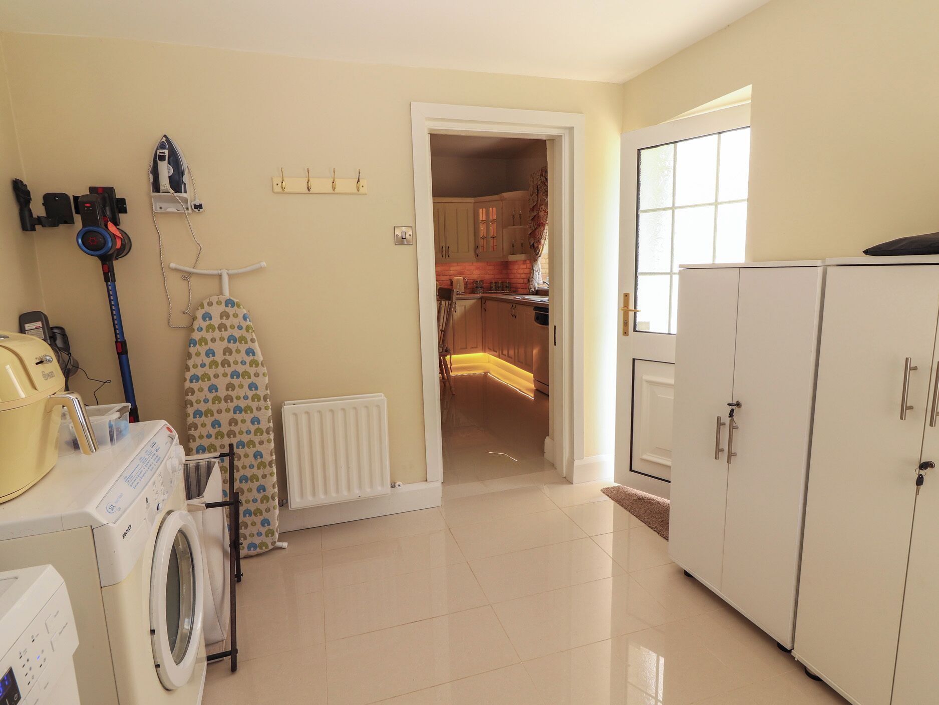 المنشأة من الداخل