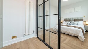 Room - Bright & Stylish Flat Near Wimbledon – Your London Escape Awaits! (Morden)