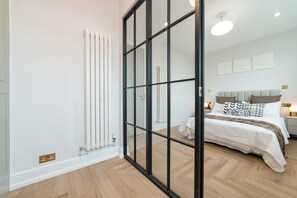 1 bedroom, iron/ironing board, WiFi (free), bed sheets