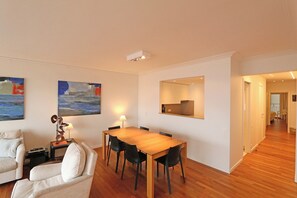 Apartment | Dining - Apartment in Knokke With Stunning Sea View (Knokke-Heist)