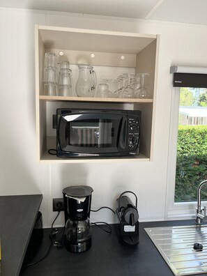 Private kitchen - Mobile home at camping les vignes, 10 minutes from the beach at cap de l'homy! (Lit-et-Mixe)