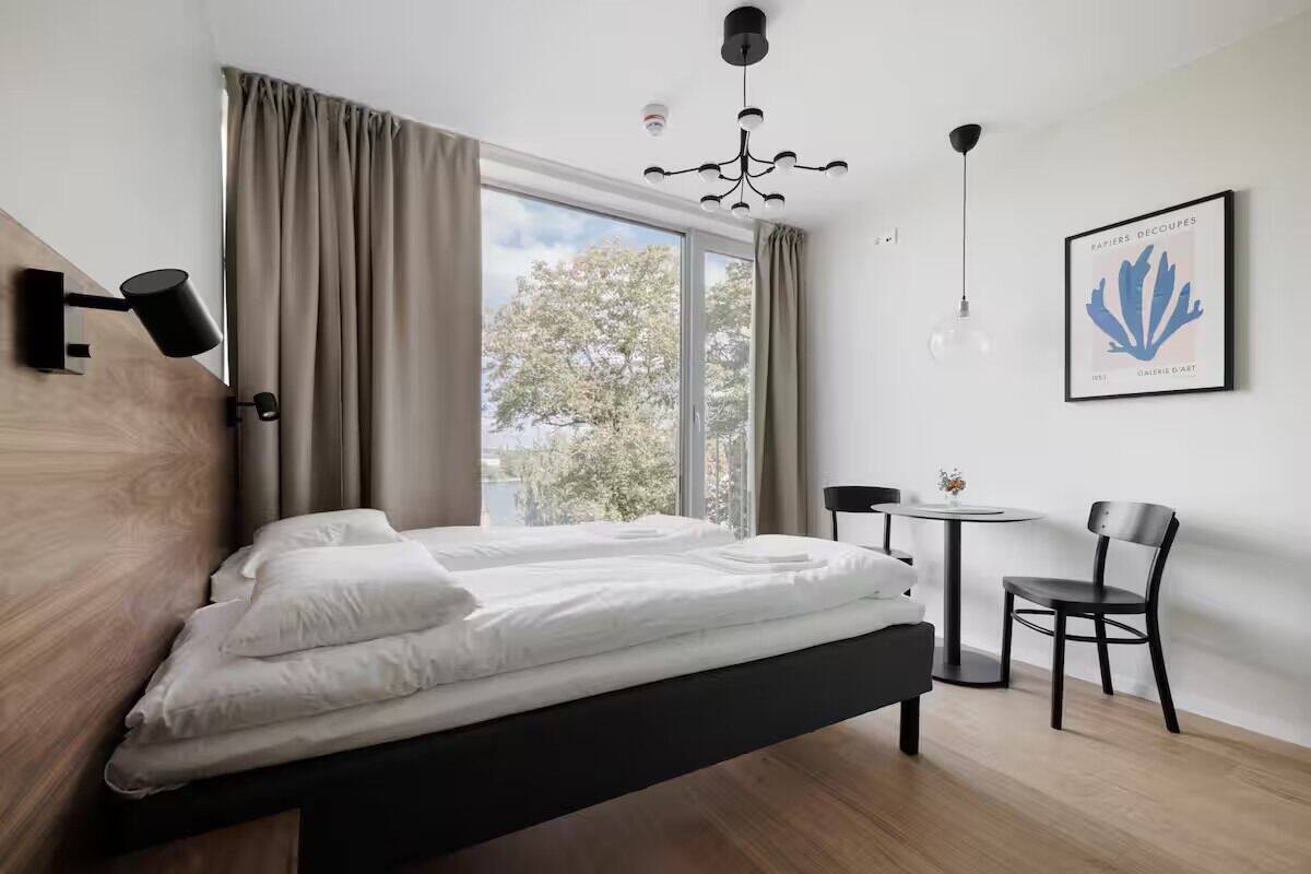 Basic Studio Suite | Free WiFi