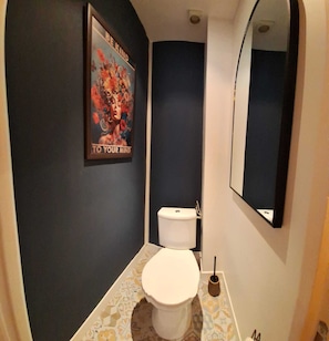 Shower, towels, soap, toilet paper