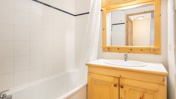 Apartment | Bathroom